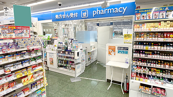 薬局トモズ上野毛店の入口