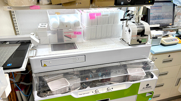 薬局トモズ等々力北口店の調剤器具