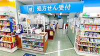 薬局トモズ狛江店の入口