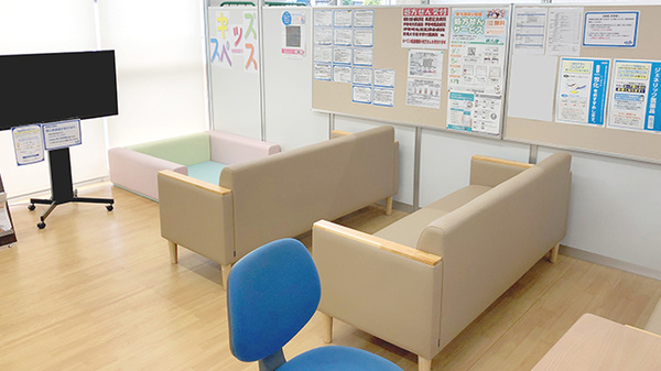 ウエルシア薬局　伊勢崎境町店の待合スペース
