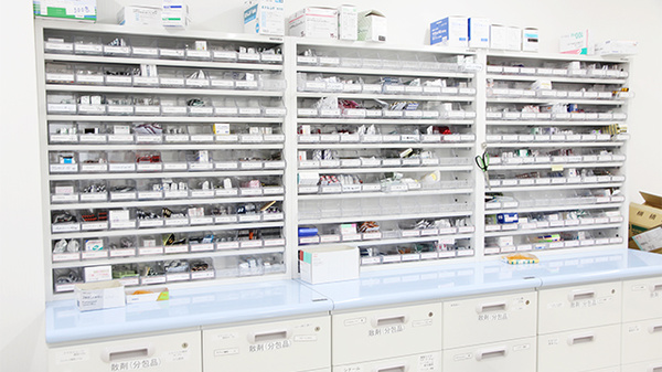 サン薬局　宇陀店の薬棚