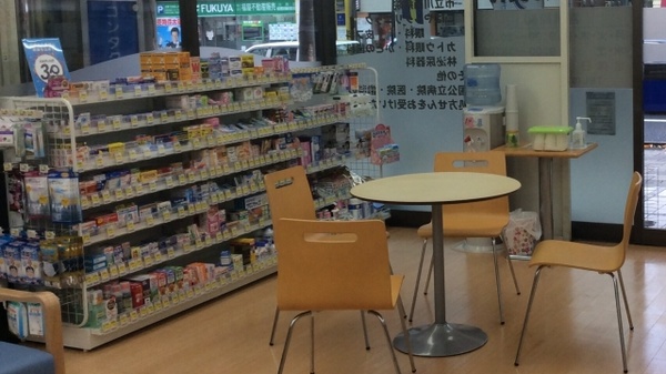 ウエルシア薬局　川西能勢口店の内観