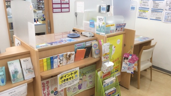ウエルシア薬局　神戸岡本店の内観