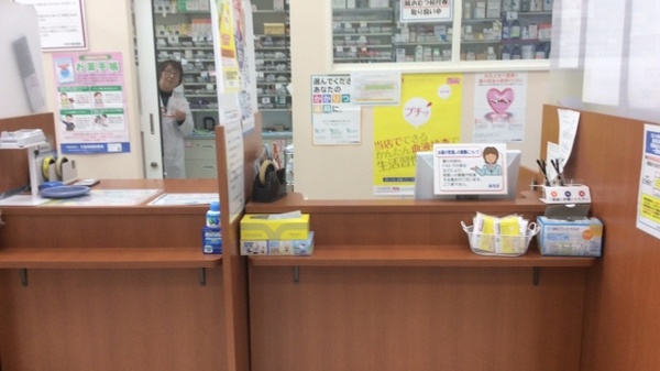 ウエルシア薬局　箕面小野原西店の内観