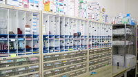 さつき薬局　本店の薬棚