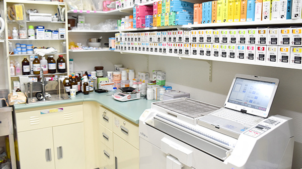 すこやか薬局の調剤器具