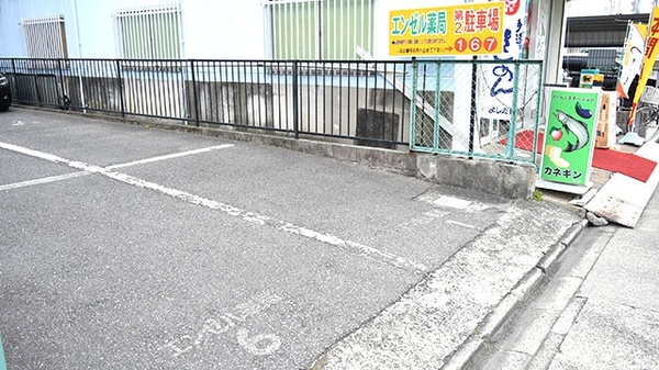 エンゼル薬局の駐車場