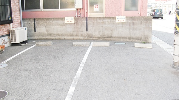 あおぞら薬局の駐車場