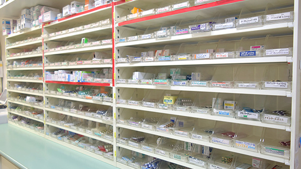 ひかり薬局　柏木店の薬棚