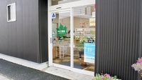 かえで薬局の入口