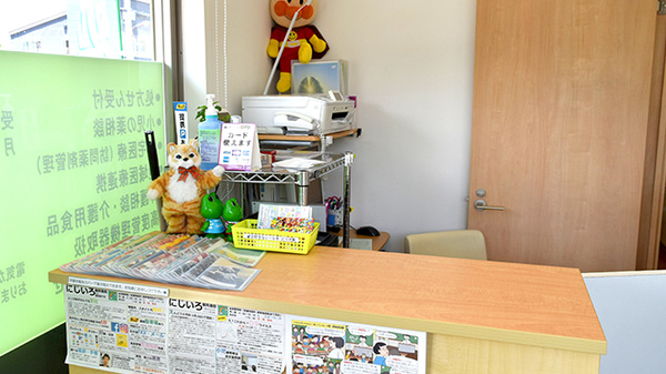 にじいろ薬局の受付/カウンター