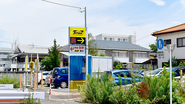 にじいろ薬局の駐車場