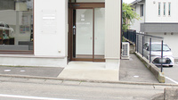 山田調剤薬局　上原店の入口