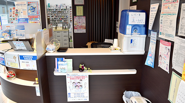 鳴滝調剤薬局の受付/カウンター