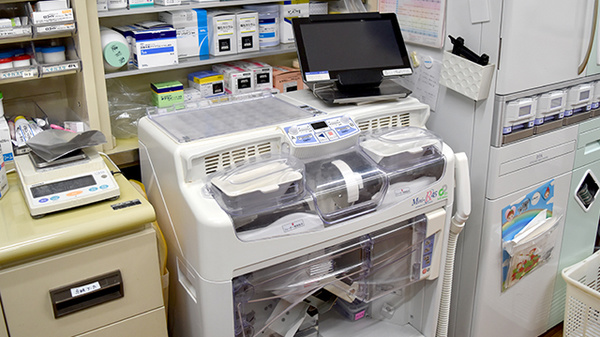 嵐電　鹿王院薬局の調剤器具