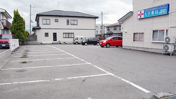 大手薬局　柏崎店の駐車場