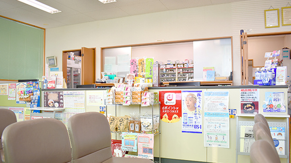 花・花薬局植上店（旧 もみの木薬局）の受付/カウンター