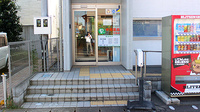 中央薬局　壬生店の入口