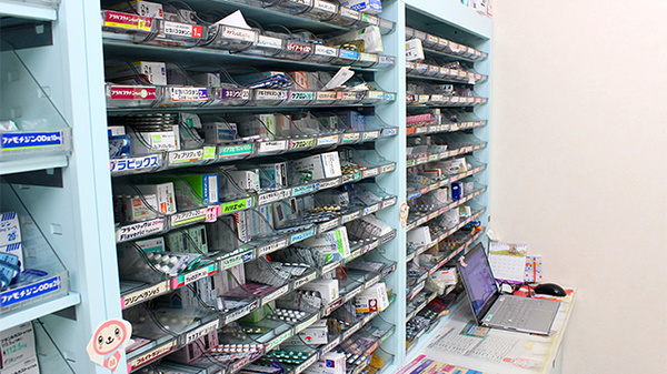 中央薬局　壬生店の薬棚