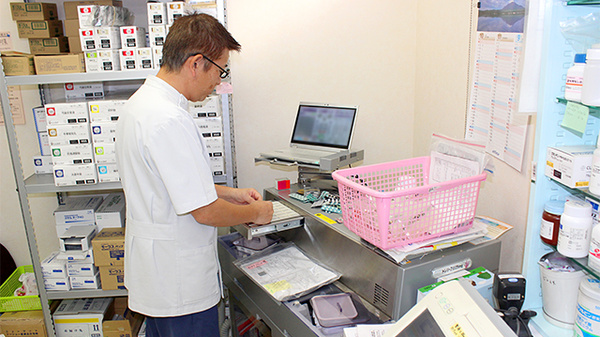 中央薬局　壬生店の作業風景
