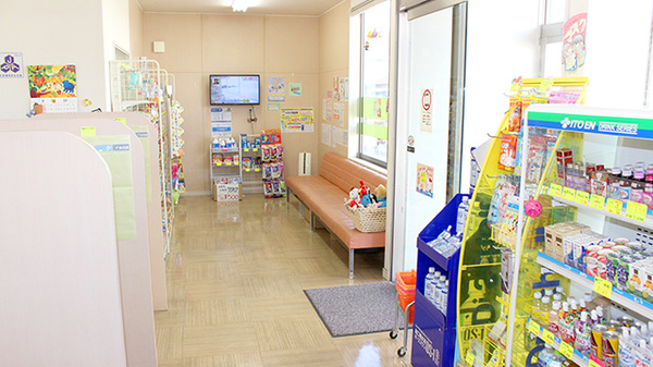 大沢調剤薬局　本町店の待合スペース