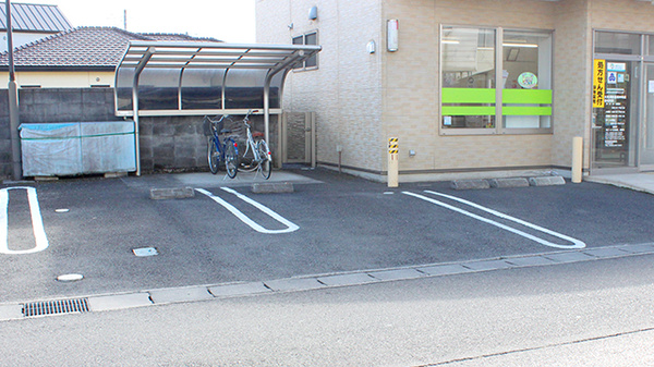 大沢調剤薬局　本町店の駐車場