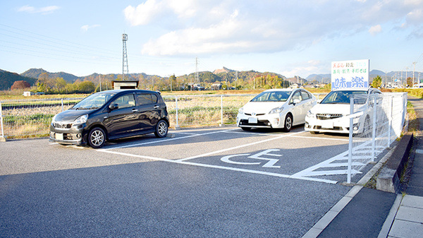 花・花薬局多田店（旧 オリーブ薬局　多田店）の駐車場