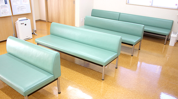 花・花薬局グリーンの待合スペース