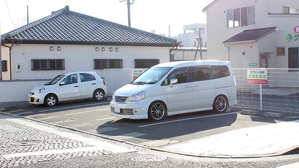 花・花薬局グリーンの駐車場