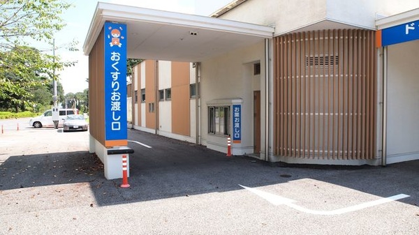 コスモ薬局大平店のドライブスルー