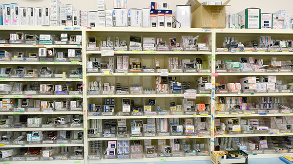 ひまわり薬局　富士見店の薬棚