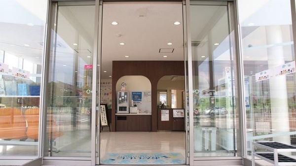 ファーマシー中山那須店の入口