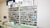 リーフ薬局の薬棚
