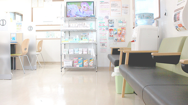 にじいろ薬局の待合スペース