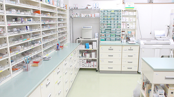 にじいろ薬局の調剤室