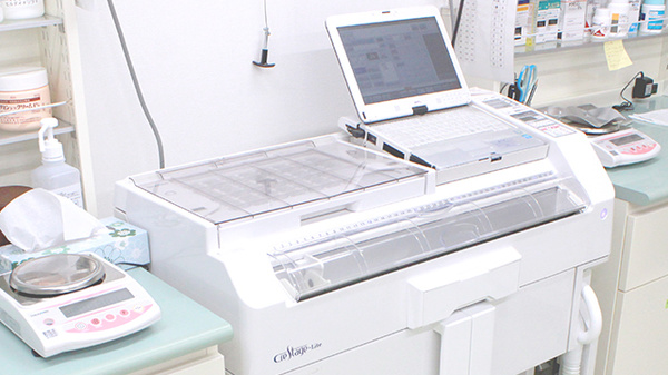 にじいろ薬局の調剤器具