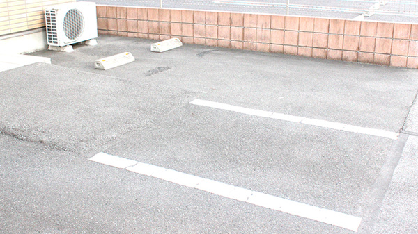 にじいろ薬局の駐車場