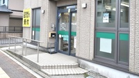 やなぜ調剤薬局の入口