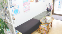 ワイアンドワイ薬局　栃木南店の待合スペース