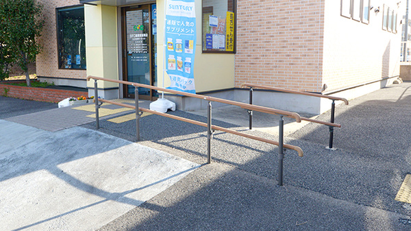 SFC薬局　東城南店の入口