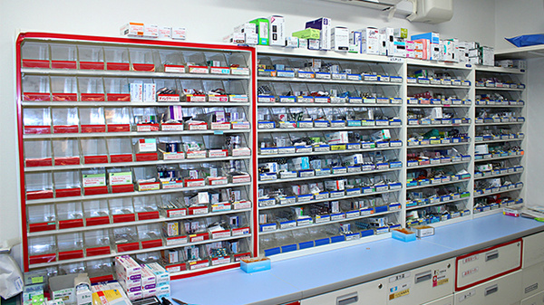 中央薬局　きぬの里店の薬棚