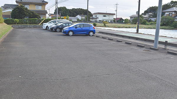 オリーブ薬局の駐車場