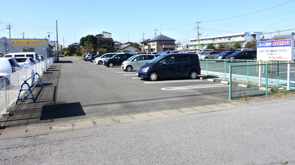 ファイン薬局　成島の駐車場
