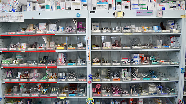 中央薬局　結城店の薬棚