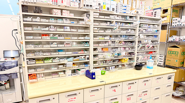 パル薬局　川口店の薬棚