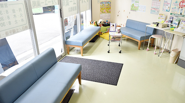 フォーユー薬局　朝潮橋店の待合スペース