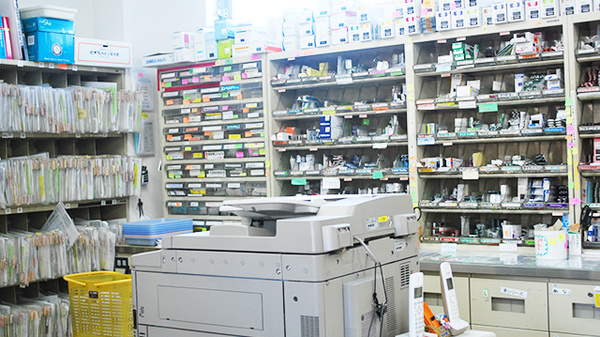裕生堂薬局　荒江店の薬棚