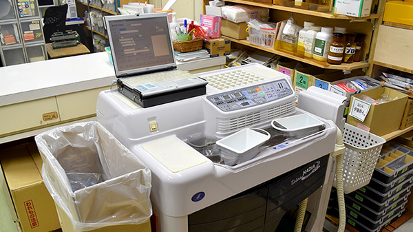 平岡回生堂薬局富田店の調剤器具