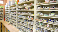 平岡回生堂薬局富田店の薬棚