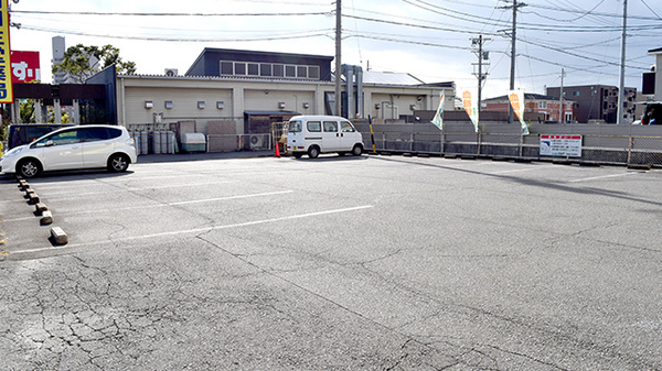 平岡回生堂薬局大矢知店の駐車場